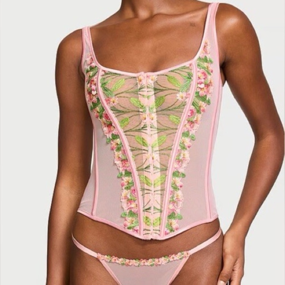 CLOSET CLOSING* Victoria Secret lingerie 2p set Large